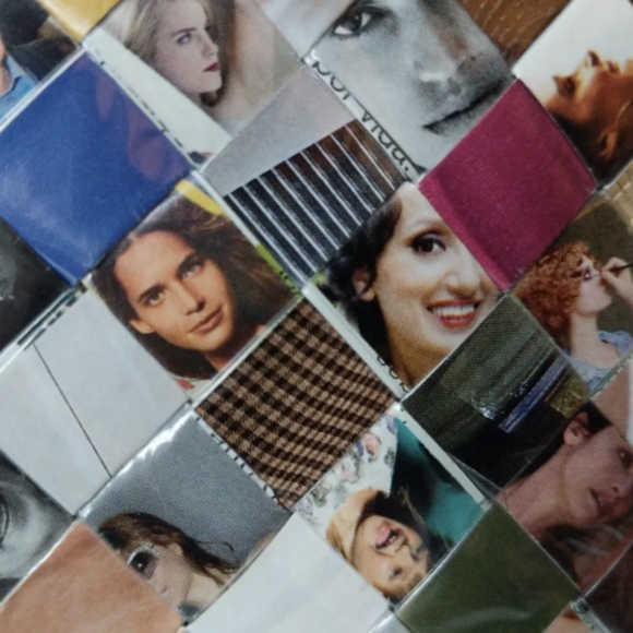 Wristlet/ clutch purse, recycled magazine art - Picture 3 of 7